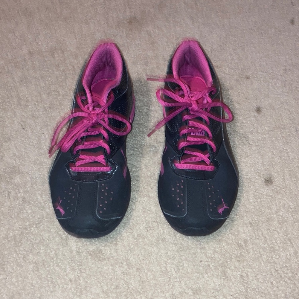 Black n pink puma running shoes